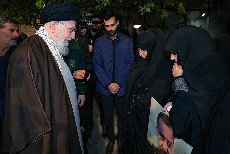 گفت‌وگوی رهبر انقلاب با خانواده شهید سید رضی موسوی