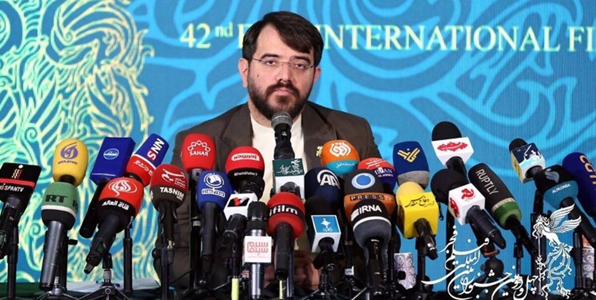 امینی در نشست خبری دبیر جشنواره فیلم فجر ۱۴۰۲: امسال افتتاحیه‌ای منسجم در تالار وحدت برگزار می‌کنیم/ بزرگداشت ۴ پیشکسوت در افتتاحیه