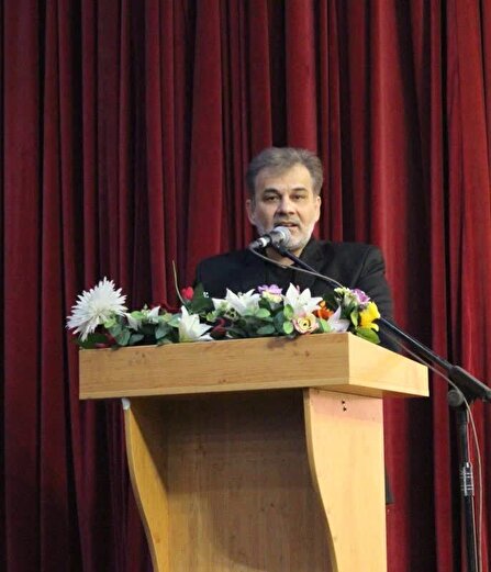 انقلاب اسلامی ثمره اتحاد، همدلی و ایثارگری ملت ایران است