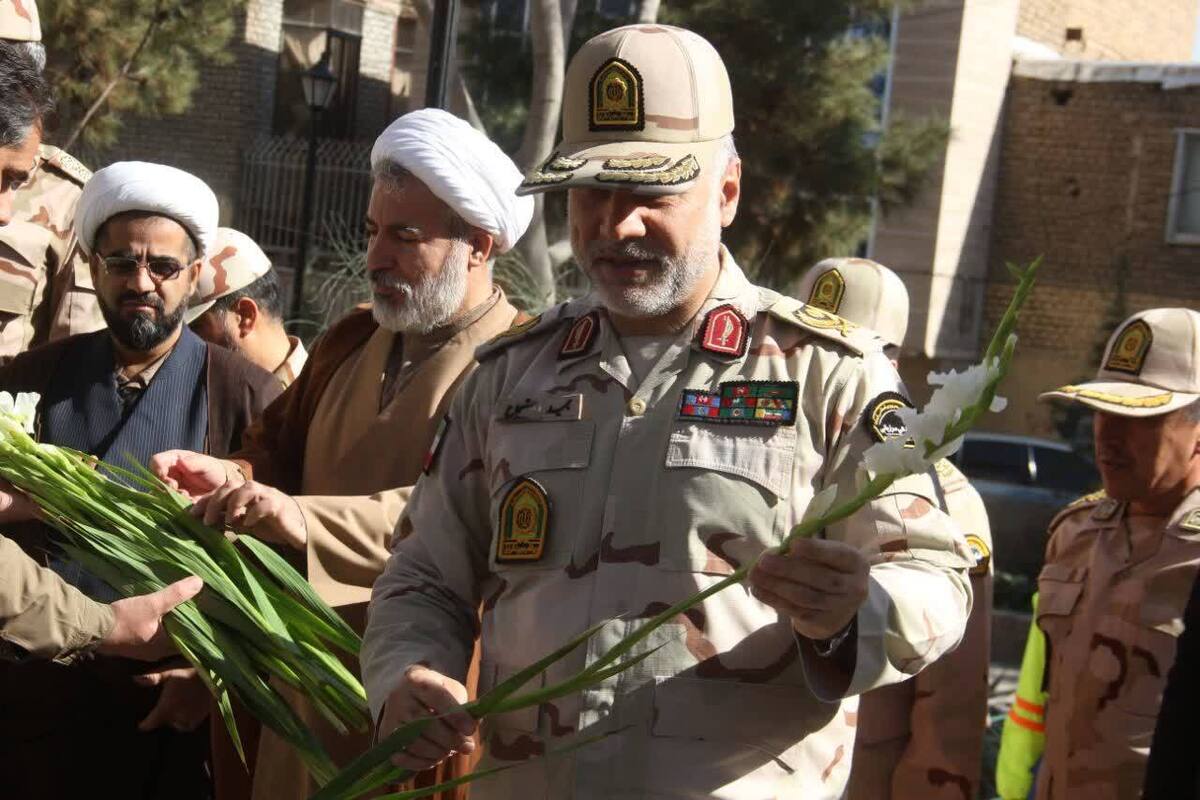 غباروبی و گل افشانی مزار شهدای انقلاب اسلامی استان خراسان رضوی