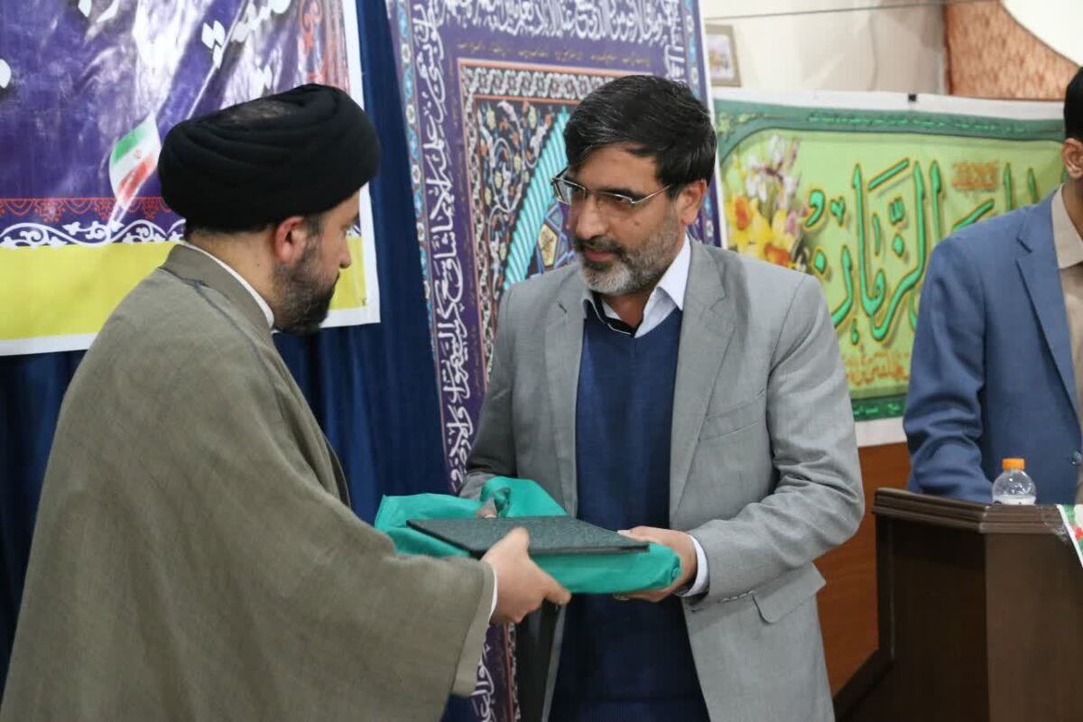 تجلیل از دست اندرکاران برپایی راهپیمایی ۲۲ بهمن در محمد شهر
