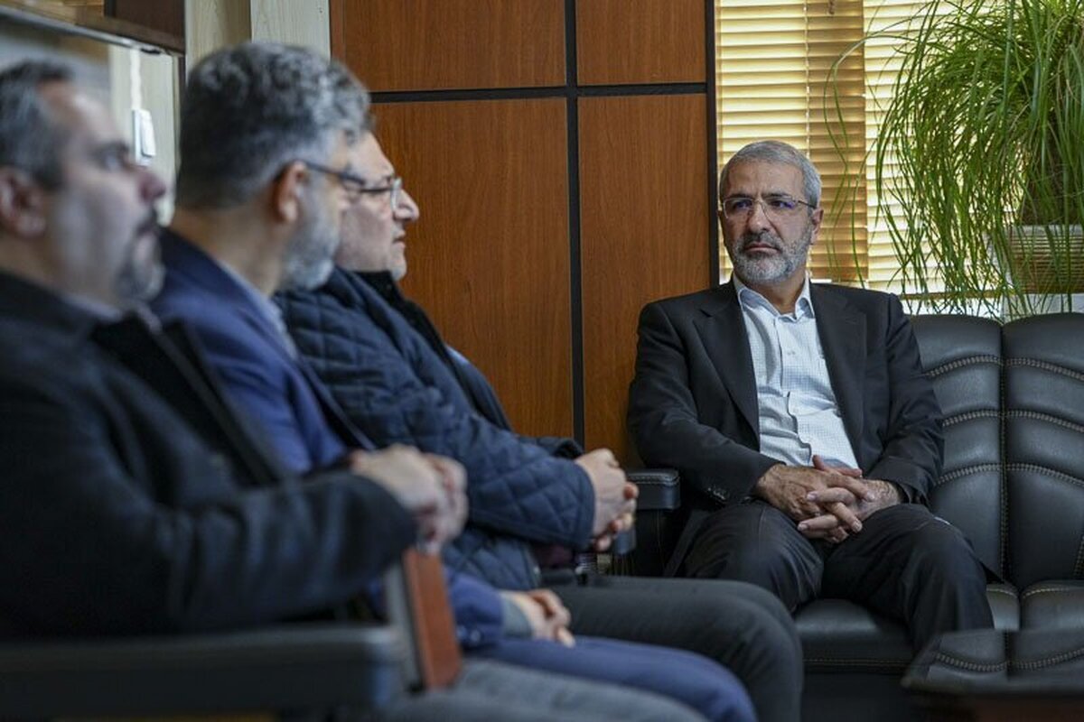 نشست شهردار کرج با عوامل سازنده قطار شهری