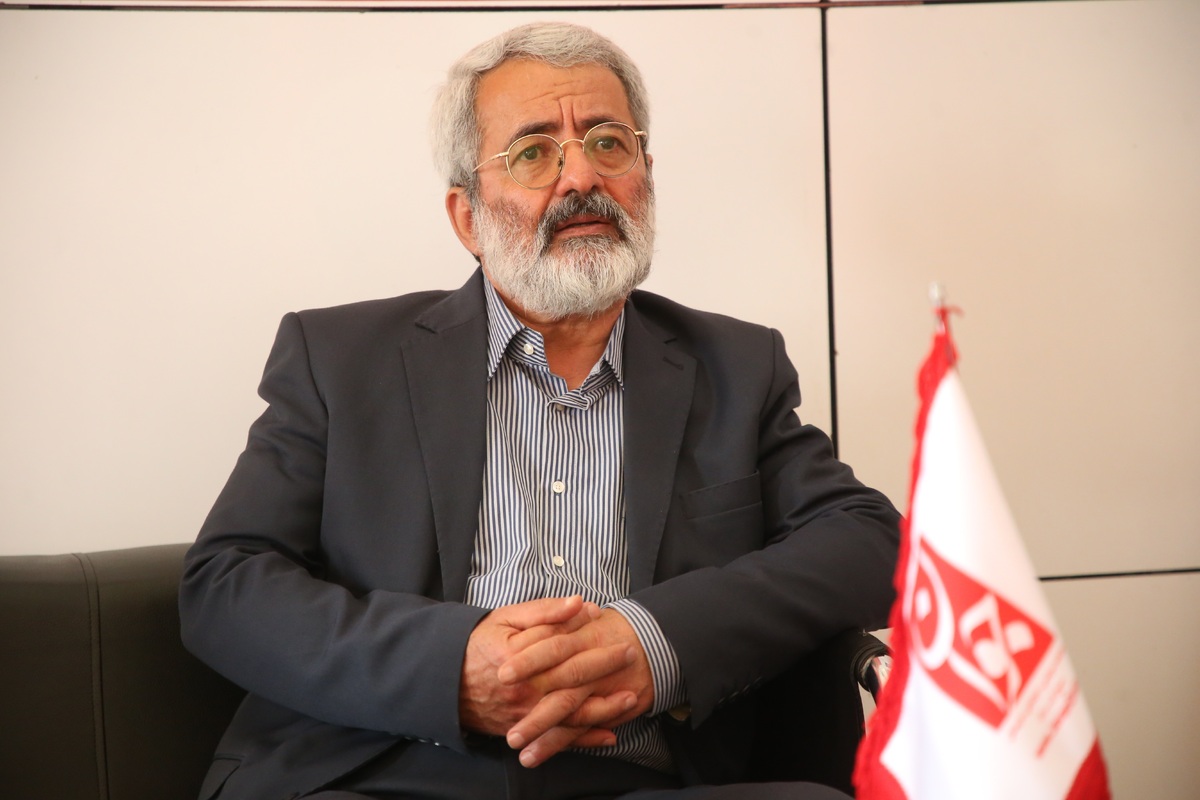 شعبده بازان سیاست را رها کرده و به شغل سابق خود برگردند