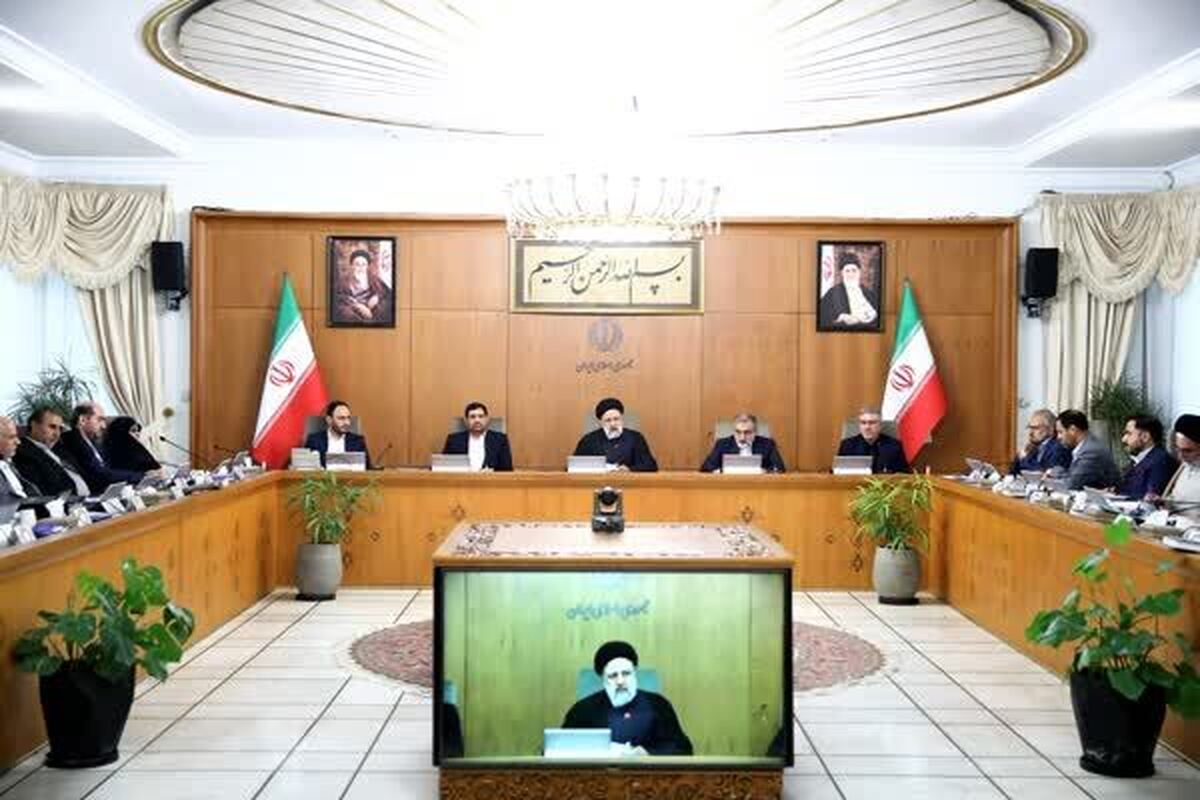 رئیسی: سازمان برنامه مطالبات داروخانه‌ها را حل و فصل کند