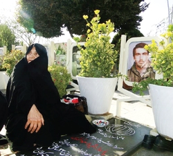 شهیدی که مادرش ۳۰ سال هر روز به زیارت مزار او می‌رفت