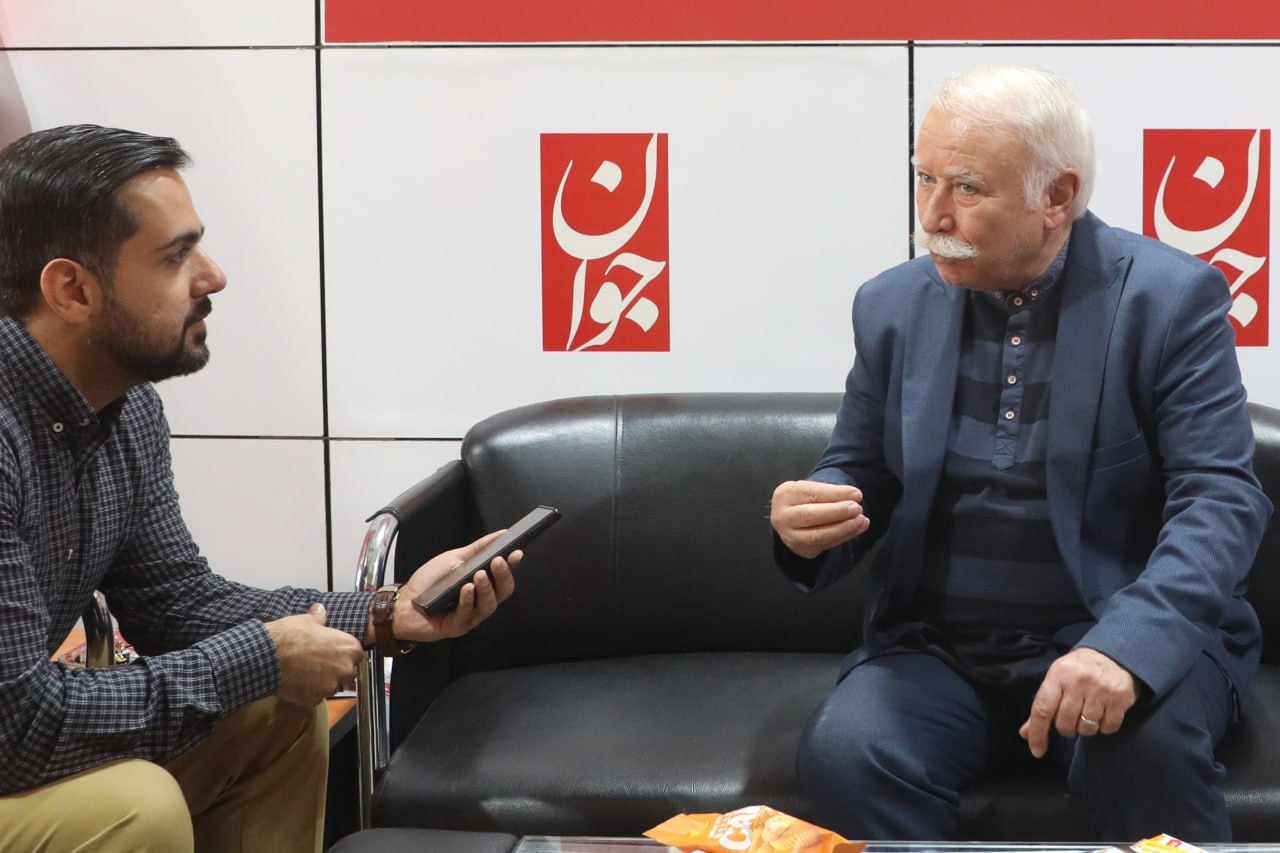 از پژوهش در فرهنگ ایران تا حضور در «برمودا»، در گفتگو با «جواد انصافی»/ شوخی‌هایی که کامران نجف‌زاده نمی‌تواند بگوید را من می‌گویم