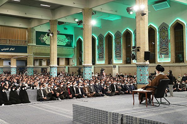 رهبر انقلاب: چرا در آموزش و پرورش بی‌ثباتی در مدیریت وجود دارد؟
