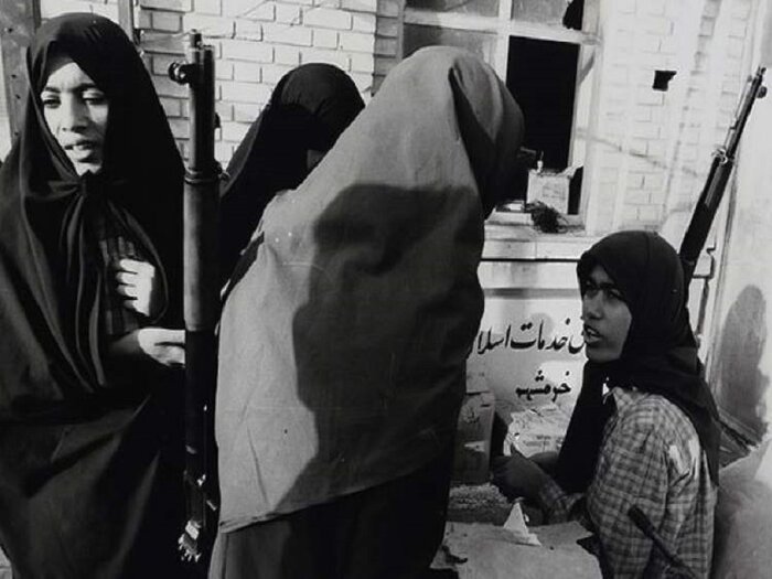 دختران ۱۵ ساله که مین ۹۰ کیلویی جابه‌جا می‌کردند