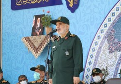 سرلشکر سلامی: جوانان ایرانی غیرتمندانه و جوانمردانه پا به رکاب ولایت شمشیر می‌زنند/ این سرزمین همواره امن خواهد بود