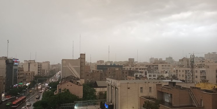 ماندگاری رگبار باران و باد در پایتخت تا ۲ ساعت آینده