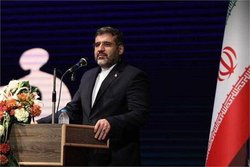 وزیر ارشاد در حاشیه بازدید از نمایشگاه بین المللی کتاب تهران: سرانه مطالعه کشور ۳۳ دقیقه است