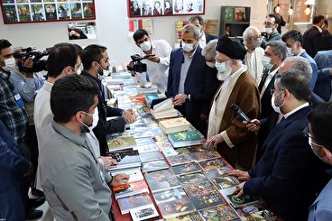 گزارشی از بازدید سه ساعته رهبر معظم انقلاب از نمایشگاه کتاب