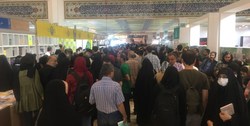 شلوغ‌ترین روز نمایشگاه کتاب رقم خورد/ هنوز تصمیمی برای افزایش ساعت گرفته نشده است+عکس
