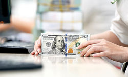 دلار در یک قدمی ۵۰ هزار تومان/ روند ریزشی ادامه می‌یابد؟