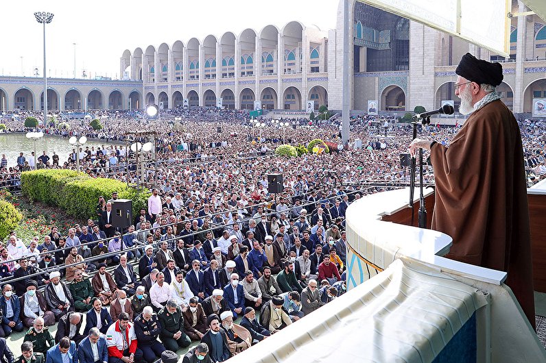 بیانات رهبر انقلاب در خطبه های نماز عید فطر