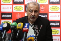 اعتراضات مدیرعامل پرسپولیس/ کاش طبقه دوم را زودتر باز می‌کردند