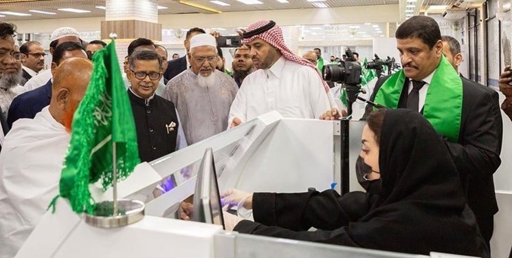 نخستین گروه زائران خارجی حج تمتع وارد عربستان شدند+عکس