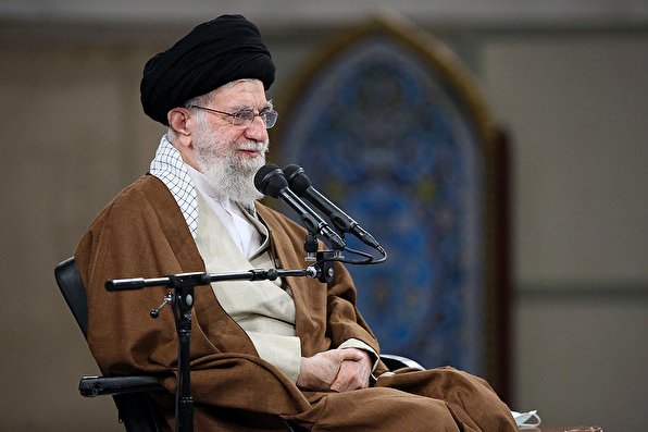 رهبر انقلاب: اگر زندگی کارگر ارتقاء پیدا کند وضع کشور ارتقاء می یابد
