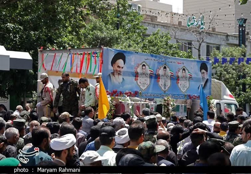 آخرین زیارت شهدای حمله تروریستی سراوان در حرم امام رضا (ع) آخرین زیارت شهدای حمله تروریستی سراوان در حرم امام رضا (ع)