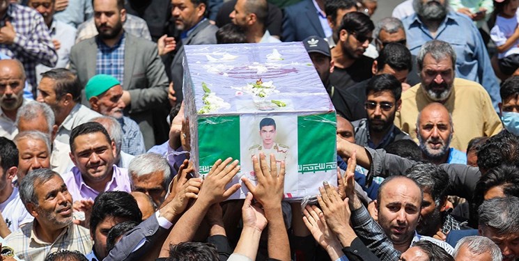 پدر یونس سیفی نژاد، شهیدِ مرزبانی: دو پسر دیگر دارم و آنها را هم فدای رهبری میکنم پدر یونس سیفی نژاد، شهیدِ مرزبانی: دو پسر دیگر دارم و آنها را هم فدای رهبری میکنم