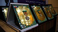 آیین اهدای نشان فداکاری به امیر سرتیپ هاشمی و شهدای گردان ۲۲ بهمن