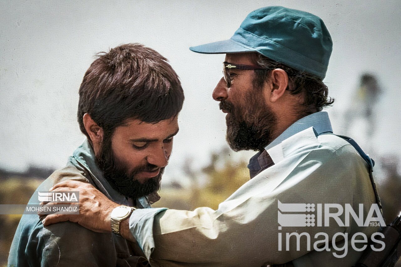 انتشار عکس‌هایی زیبا از شهید مصطفی چمران برای اولین بار