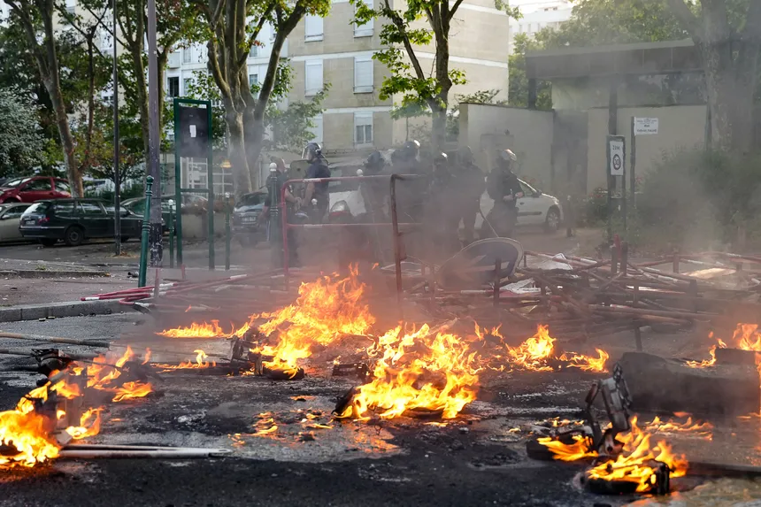 مهد دموکراسی یا حیات خلوت نژادپرستی! / خشونت پلیس در فرانسه شعله ور شد