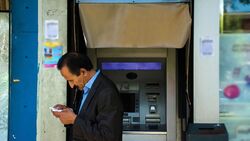 ابهامات درباره نبود و کمبود پول نقد در خودپردازها/ فقط تراول موجود است!