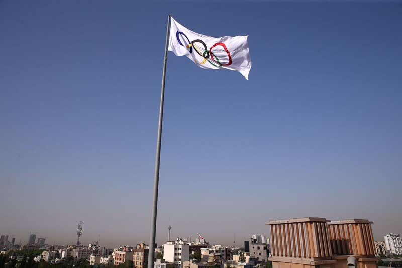 اهتزاز بزرگترین پرچم IOC در محل کمیته‌ملی المپیک ایران