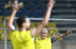 سرمربی پرسپولیس بازیکن شد
