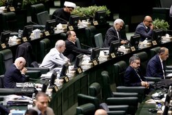 نمایندگان با بیان اطلاعات غیرموثق در زمین دشمنان بازی نکنند