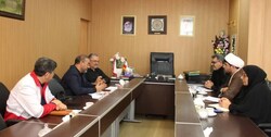 هلال احمر در کنار موکب‌داران به زائران اربعین خدمات ارائه می‌کند