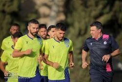 سپاهان با هافبک استقلال چه کرد؟