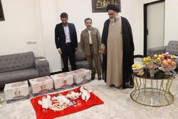 هدیه مقام معظم رهبری به دست چهار قلو‌های بویراحمدی رسید