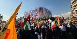 شعار مردم تهران در تجمع ضدصهیونیستی میدان انقلاب: مرگ بر آمریکا، مرگ بر اسرائیل