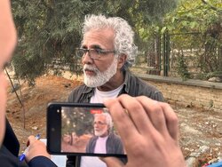 حمله تند بهروز افخمی به منتقدان خندیدنش سر صحنه جنایت: دموکراسی یعنی اینکه هر آدم بی سواد بی شعوری هرچه دلش خواست بگوید؟