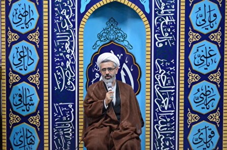 خوش اخلاقی و خوش رویی در برخورد با دیگران مورد توجه قرار گیرد