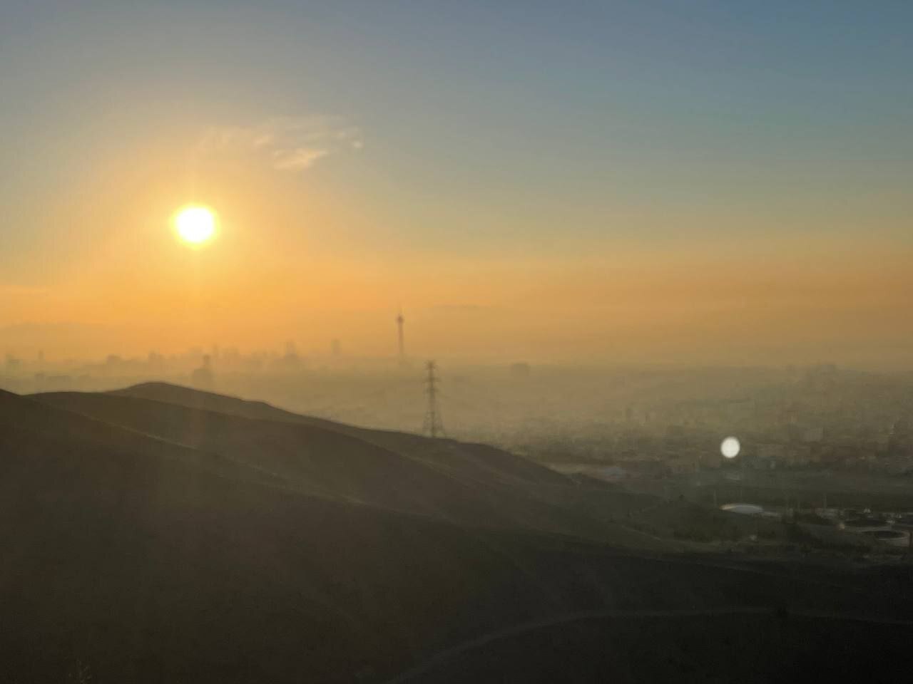 شدت آلودگی هوا در آسمان تهران/ عکس