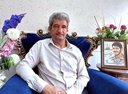 کل کلاس اسم‌مان را در کاغذ داوطلبان جنگ نوشته بودیم!