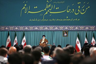 رهبر انقلاب: من میگویم ایران قوی باید ورزش قوی داشته باشد