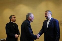 امیر عبداللهیان با وزیرخارجه واتیکان دیدار کرد