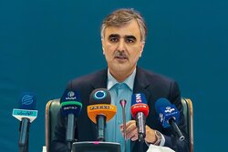 سقف وام قرض الحسنه تا ۳۰۰ میلیون تومان افزایش پیدا کرد/ بانک مرکزی به دنبال اجرای بانکداری تخصصی است