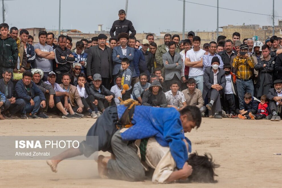 تصویر | مسابقات کشتی سنتی افغانستانی‌های مقیم ایران