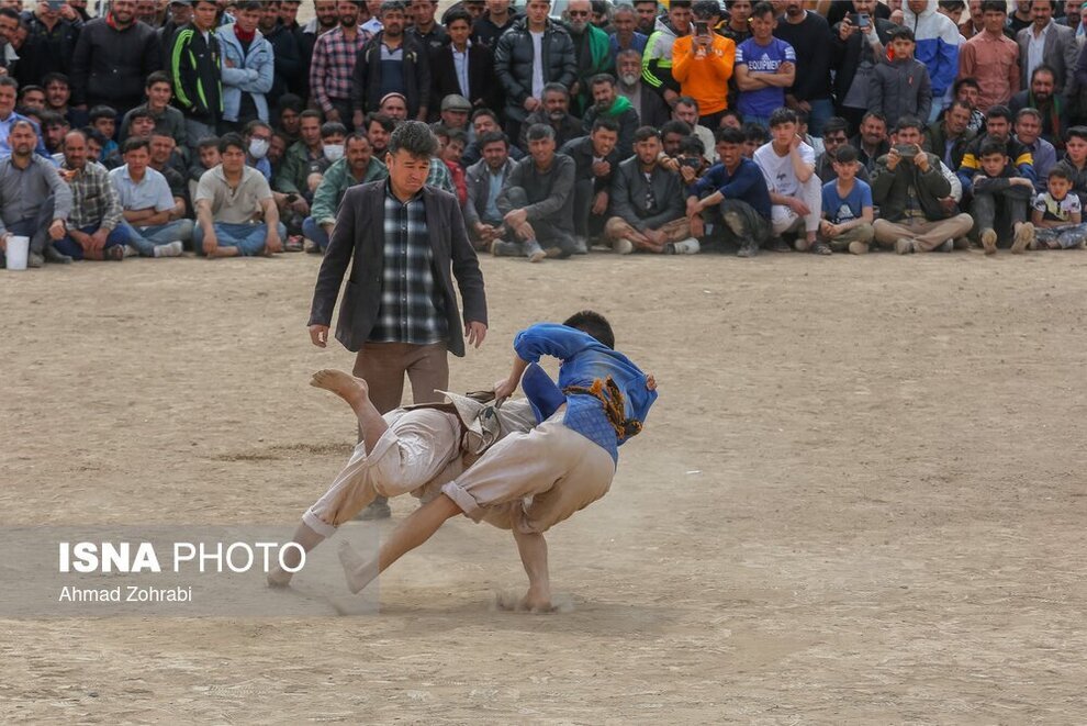 تصویر | مسابقات کشتی سنتی افغانستانی‌های مقیم ایران