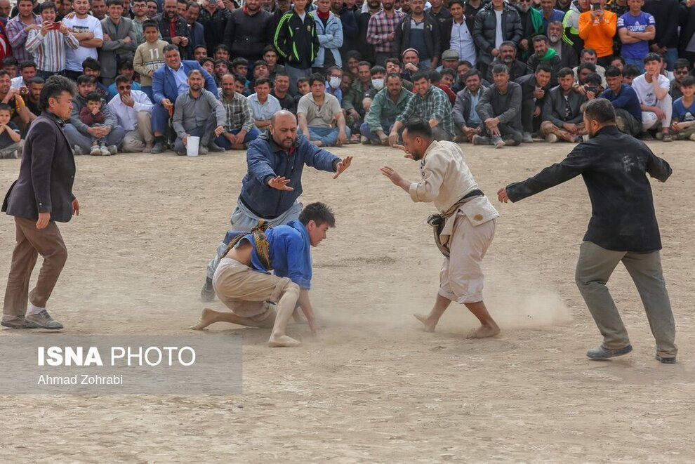 تصویر | مسابقات کشتی سنتی افغانستانی‌های مقیم ایران