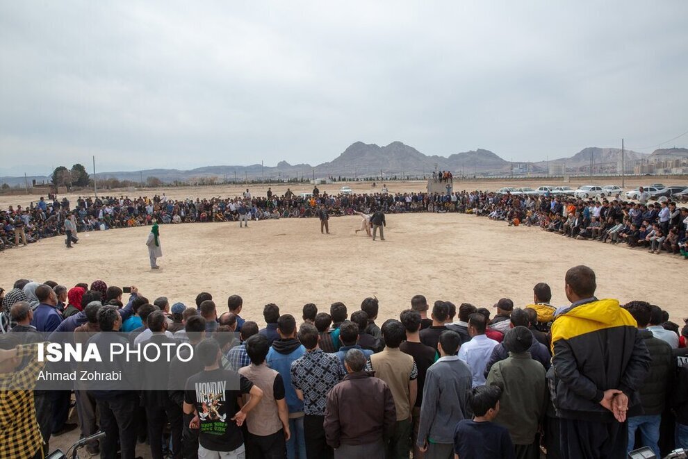 تصویر | مسابقات کشتی سنتی افغانستانی‌های مقیم ایران