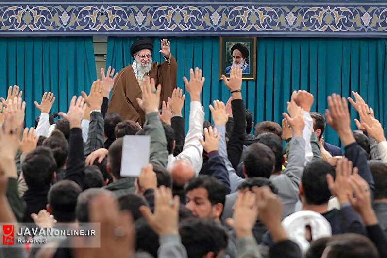 دیدار خانواده‌های شهدای مقاومت با رهبر انقلاب
