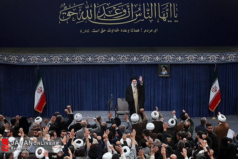 دیدار هزاران نفر از مردم قم با رهبر انقلاب
