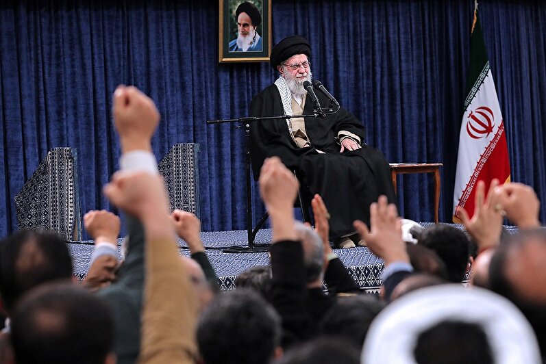 رهبر انقلاب: مسئولان و تصمیم‌گیران به هیچ وجه ملاحظه خواسته‌ها و مواضع آمریکا و صهیونیست‌ها را نکنند