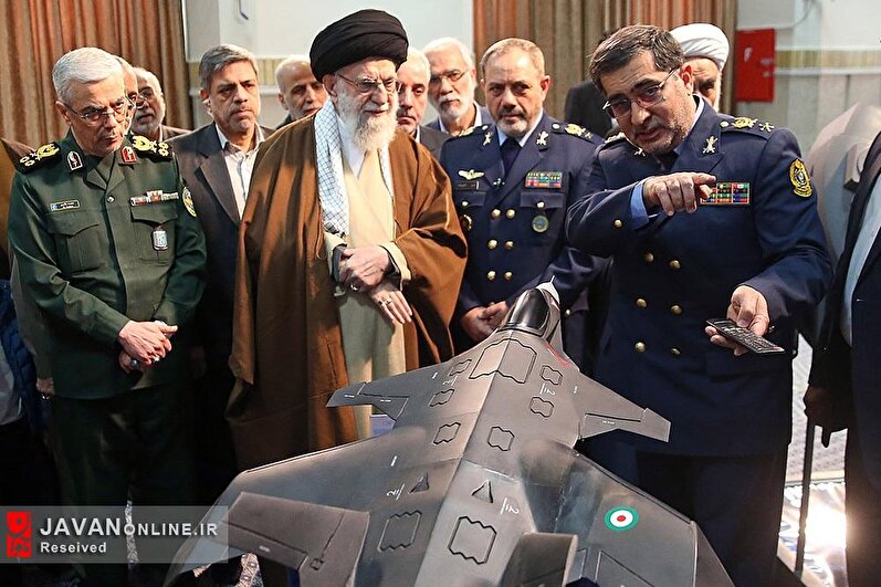 بازدید رهبر انقلاب از نمایشگاه دستاوردهای صنعت دفاعی